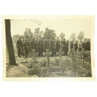 Burial ceremony at the Eastern front. Espenlaub militaria